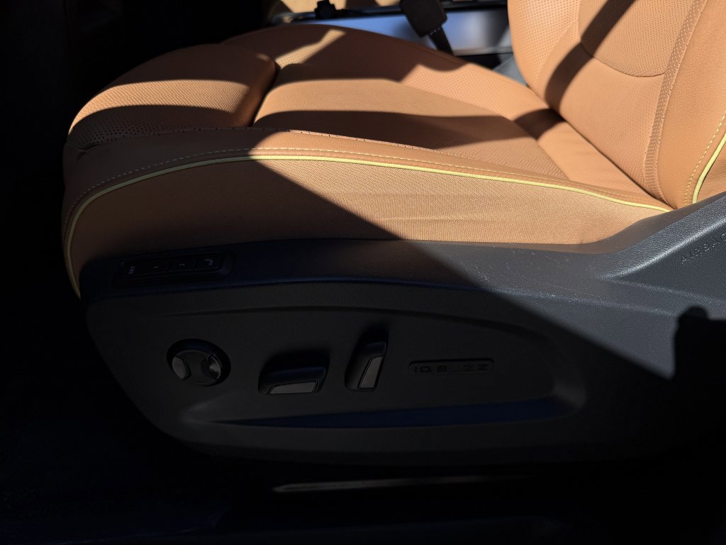 Used 2025 Volkswagen ID. Buzz Pro S Plus image 33