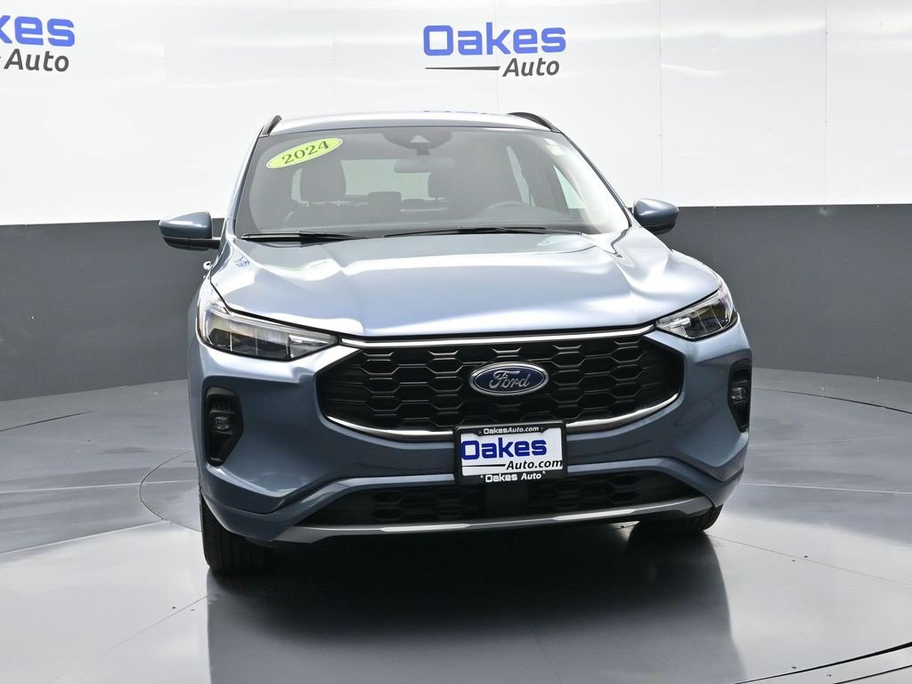 Used 2024 Ford Escape ST-Line Select w/ Class II Trailer Tow Package image 2