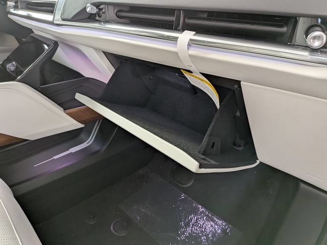 New 2027 Cadillac Vistiq Luxury w/ LPO, Floor Liner Package AWD/4WD image 37