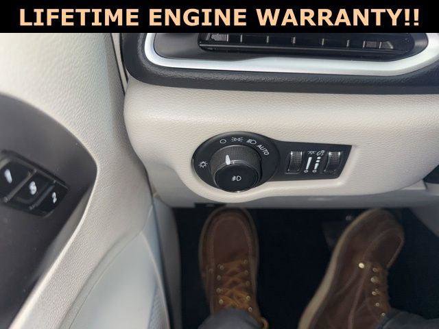 Certified 2024 Chrysler Pacifica Touring-L image 19