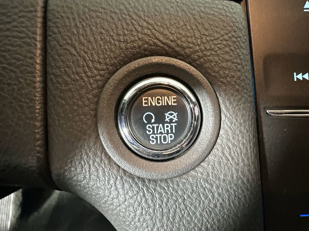 Used 2016 Ford Taurus SHO image 18