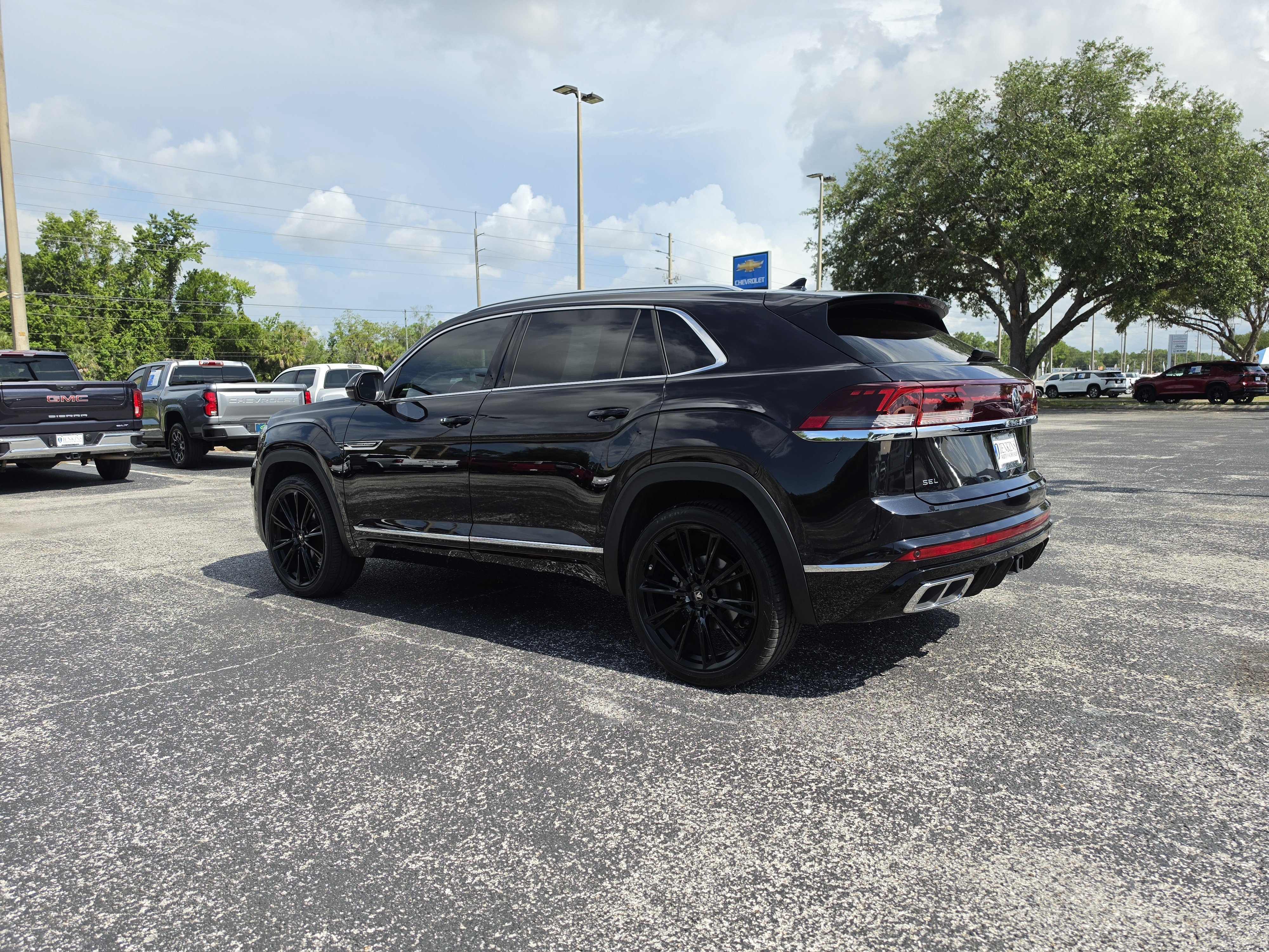 Used 2024 Volkswagen Atlas Cross Sport SEL Premium R-Line AWD/4WD image 8