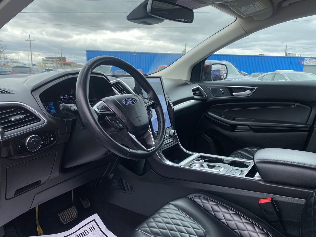 Used 2024 Ford Edge Titanium image 9