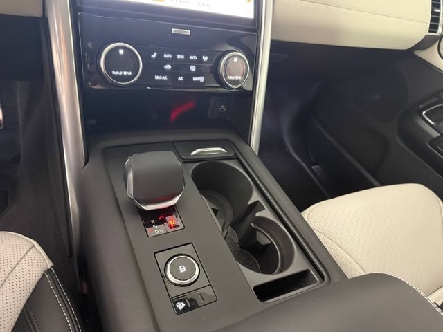 New 2025 Land Rover Discovery Metropolitan Edition AWD/4WD image 22