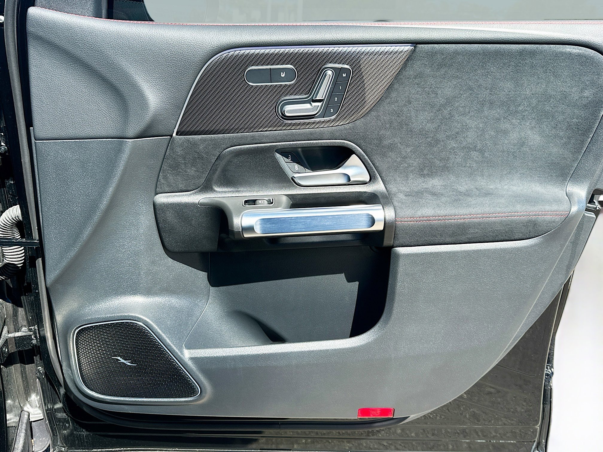 Used 2025 Mercedes-Benz GLB 35 AMG 4MATIC image 34