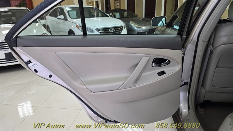 Used 2007 Toyota Camry Hybrid w/ Leather Pkg FWD image 13