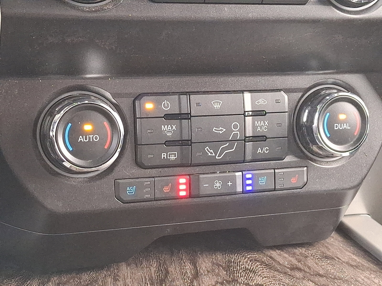 Used 2019 Ford F350 Lariat w/ Chrome Package image 15