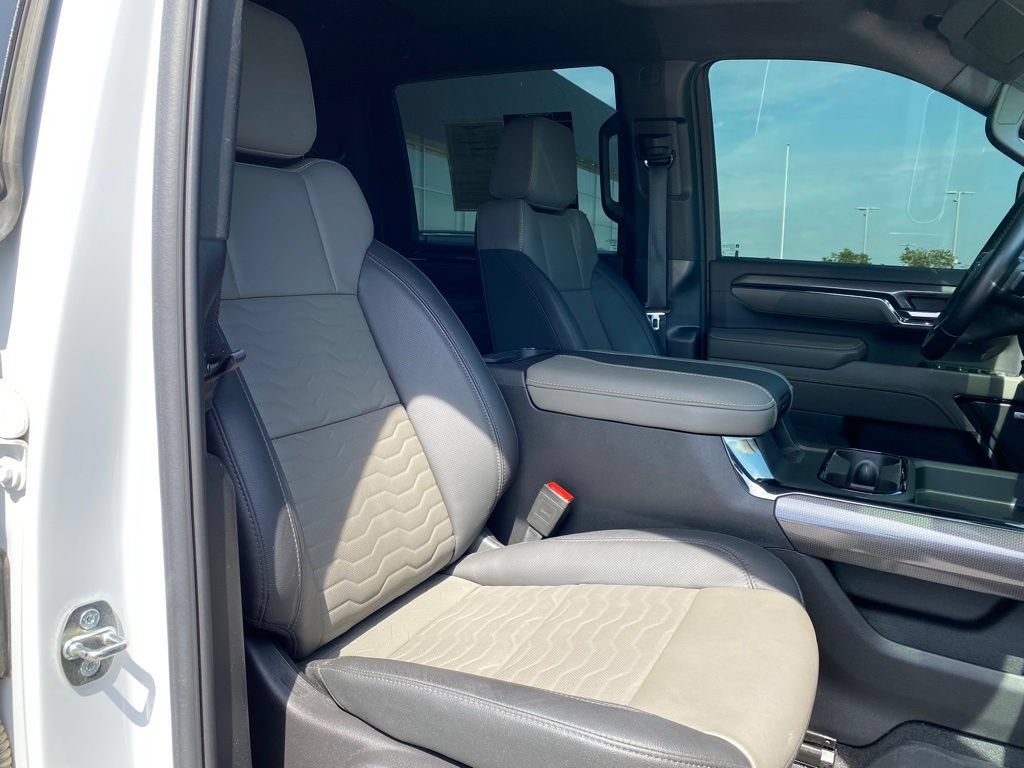 Used 2024 Chevrolet Silverado 2500 ZR2 w/ Technology Package AWD/4WD image 28