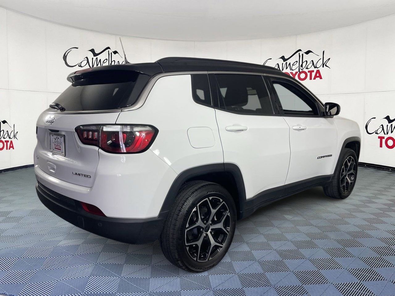 Used 2025 Jeep Compass Limited AWD/4WD image 7