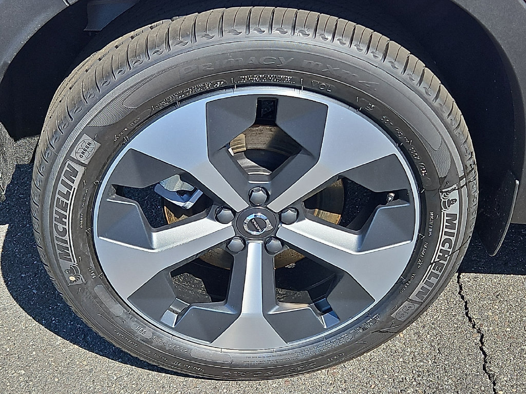 New 2026 Volvo XC40 B5 Plus w/ Climate Package AWD/4WD image 7