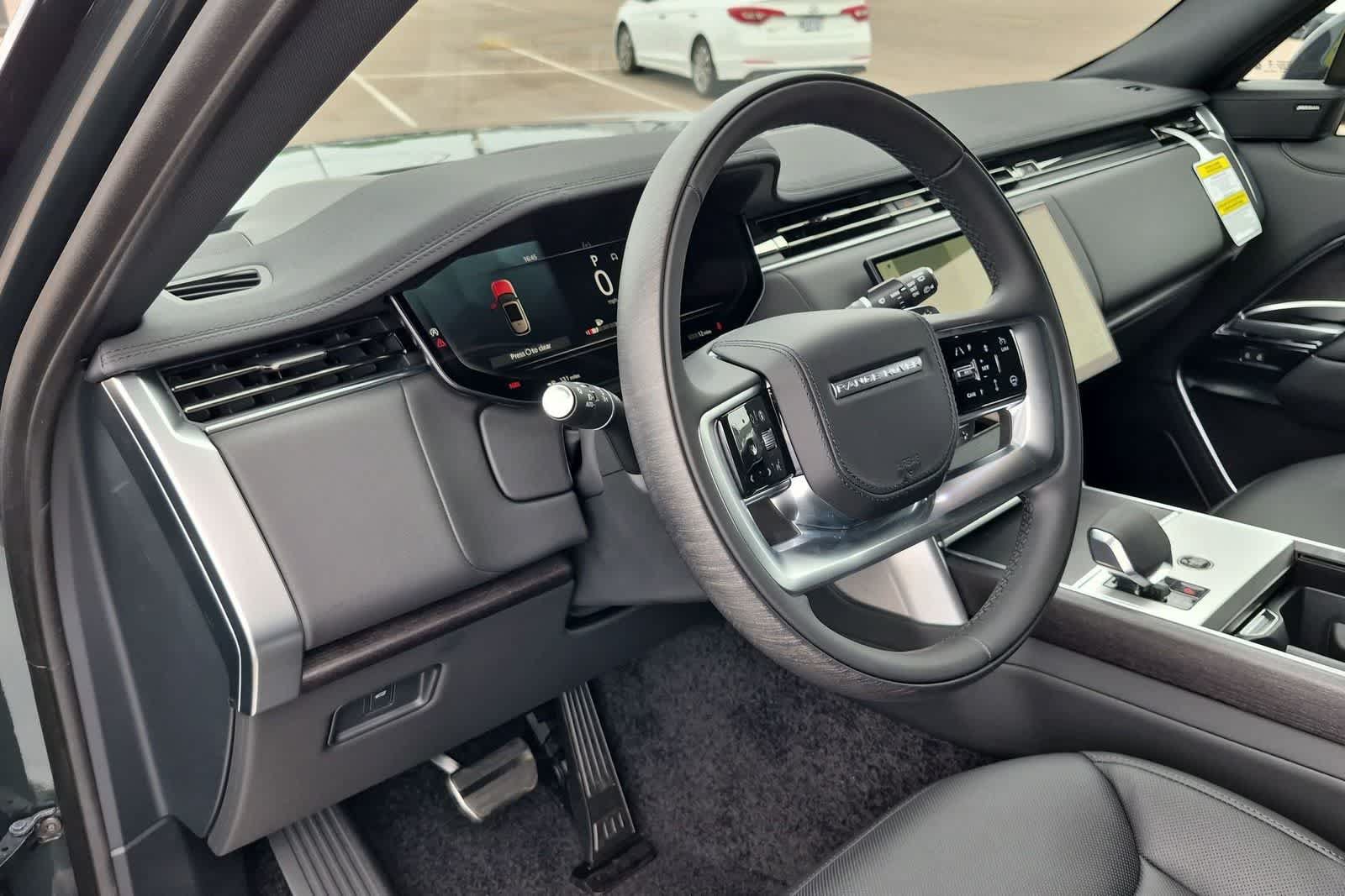 New 2026 Land Rover Range Rover Long Wheelbase SE AWD/4WD image 2
