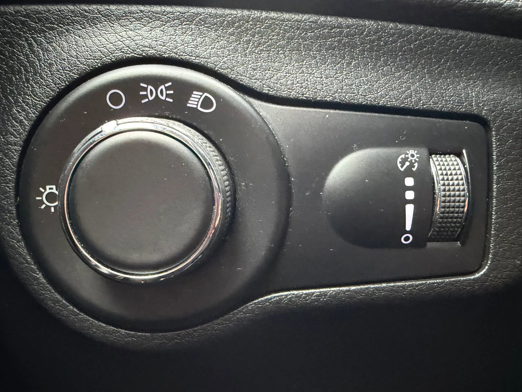 Used 2018 Jeep Compass Sport w/ Cold Weather Group FWD image 23