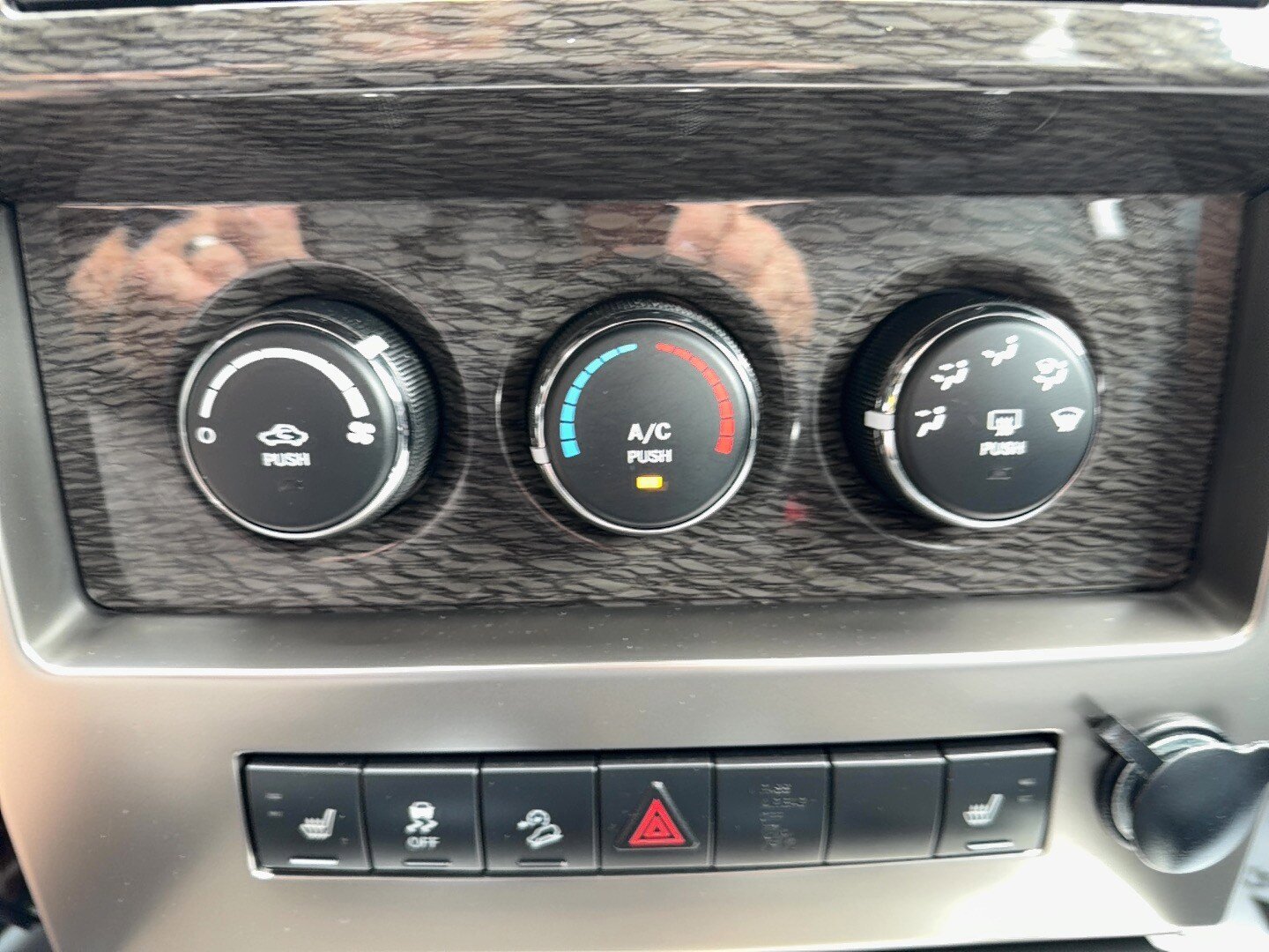 Used 2012 Jeep Liberty Limited Jet AWD/4WD image 10