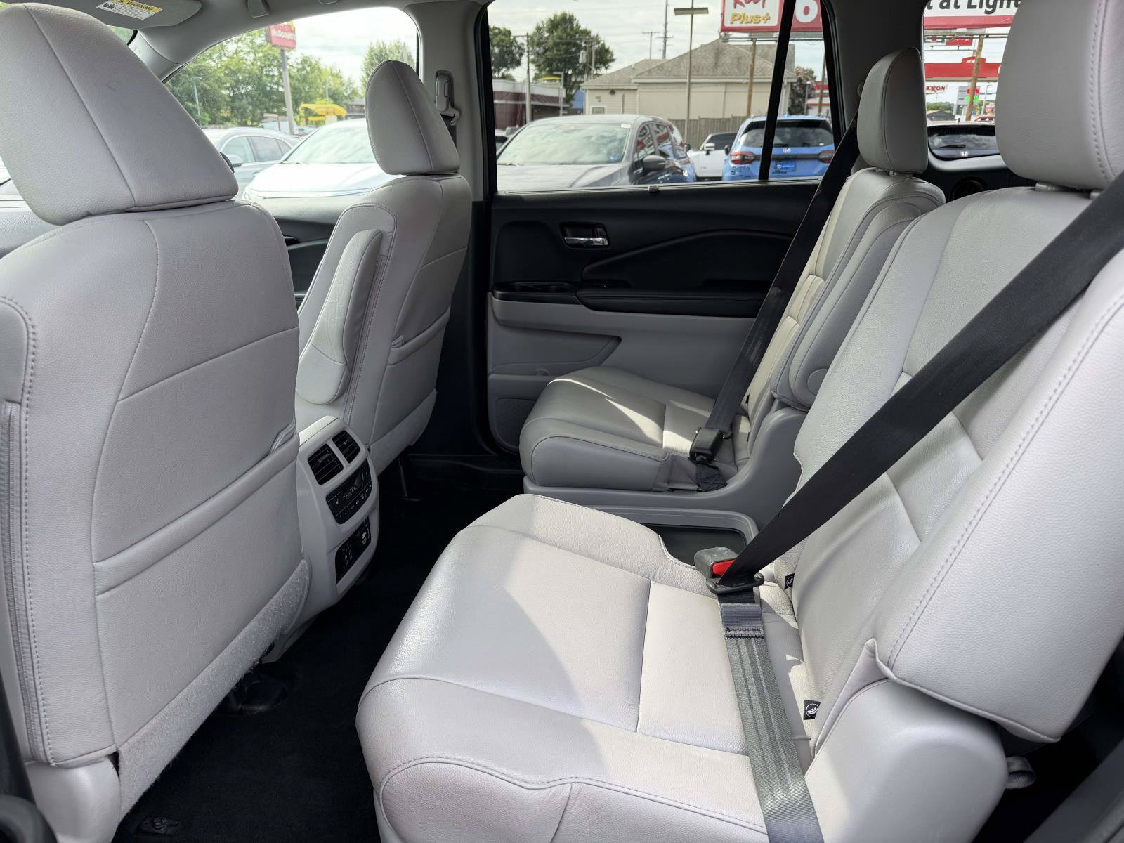 Certified 2022 Honda Pilot Touring image 9