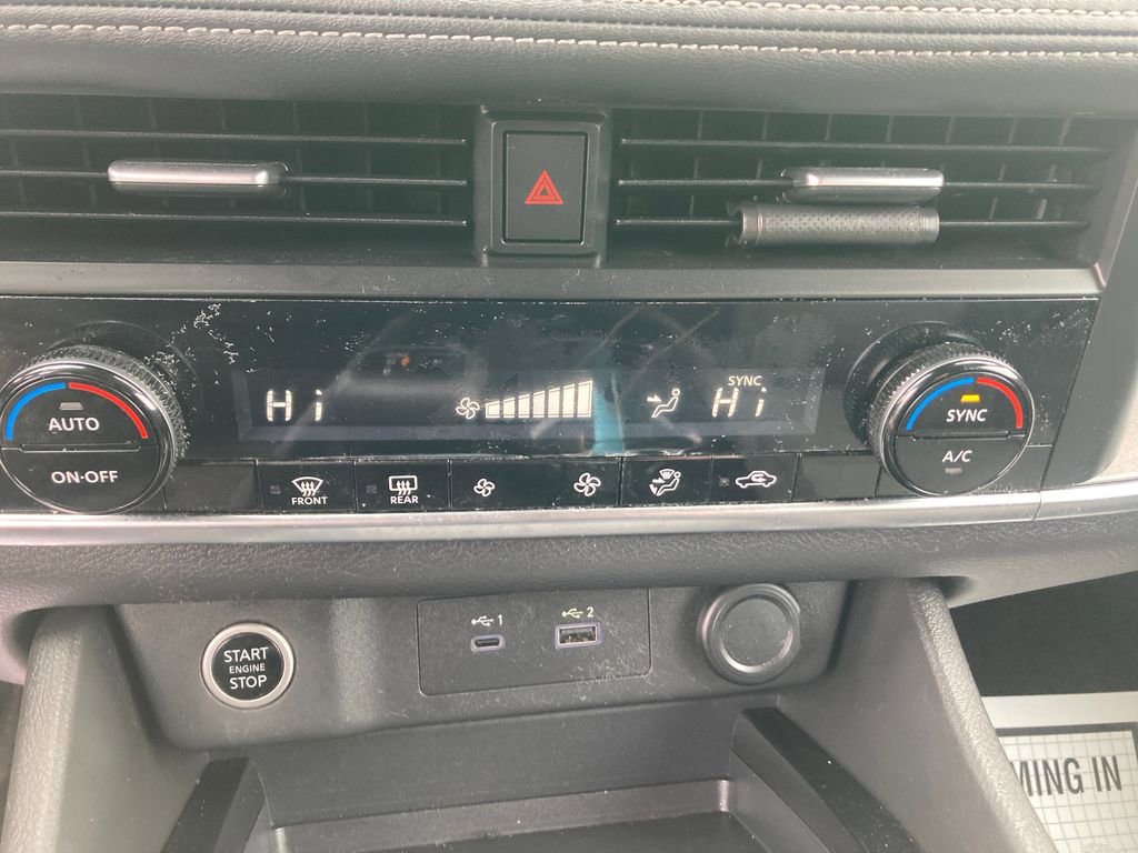 Used 2023 Nissan Rogue SV image 36