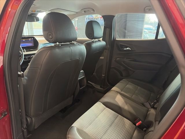 Used 2025 Chevrolet Trax LT w/ LT Convenience Package image 23