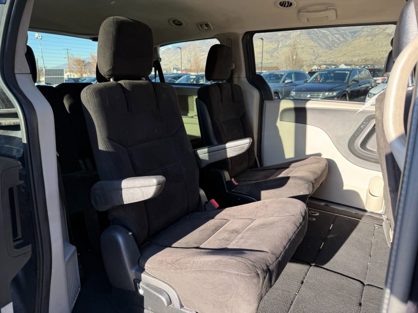 Used 2014 Dodge Grand Caravan SXT image 18