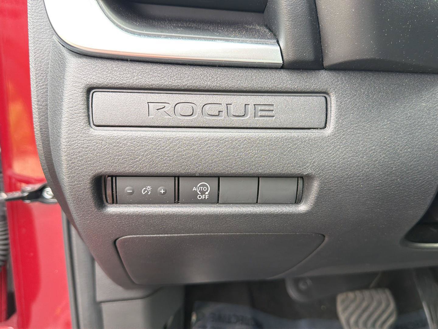 Used 2023 Nissan Rogue S AWD/4WD image 23