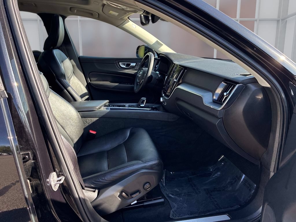 Used 2023 Volvo XC60 B5 Core AWD/4WD image 10
