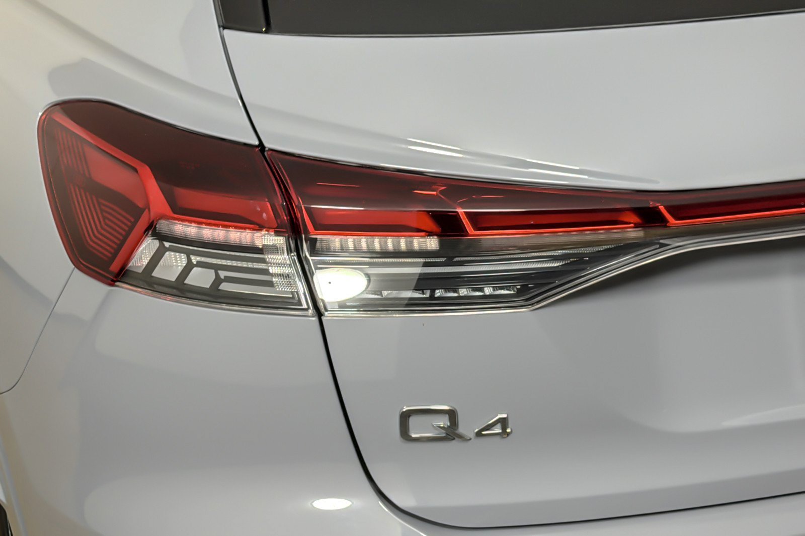 Certified 2023 Audi Q4 e-tron Premium Plus w/ Premium Plus AWD/4WD image 27