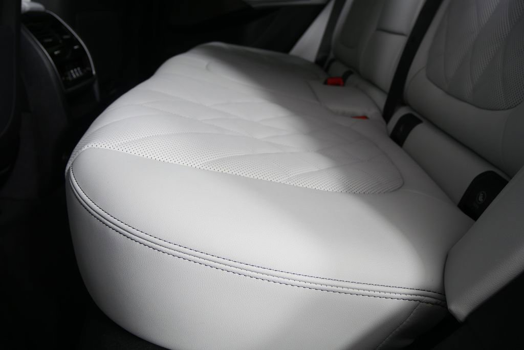 Used 2026 BMW X5 xDrive40i w/ Climate Comfort Package image 14