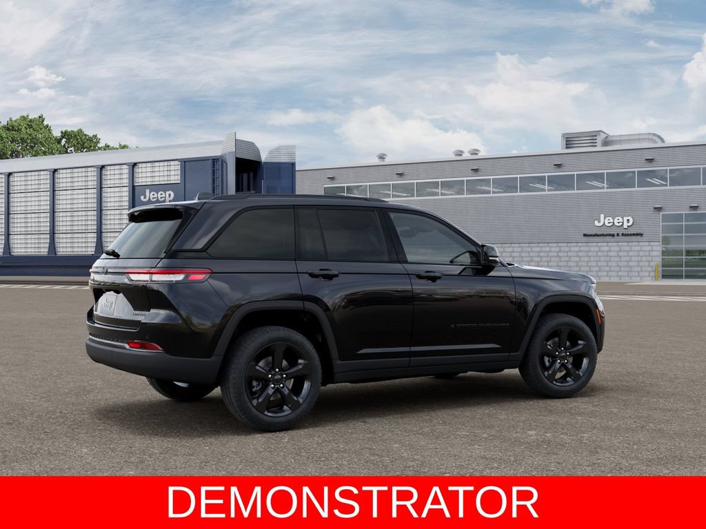 New 2025 Jeep Grand Cherokee Limited w/ Black Appearance Package AWD/4WD image 4