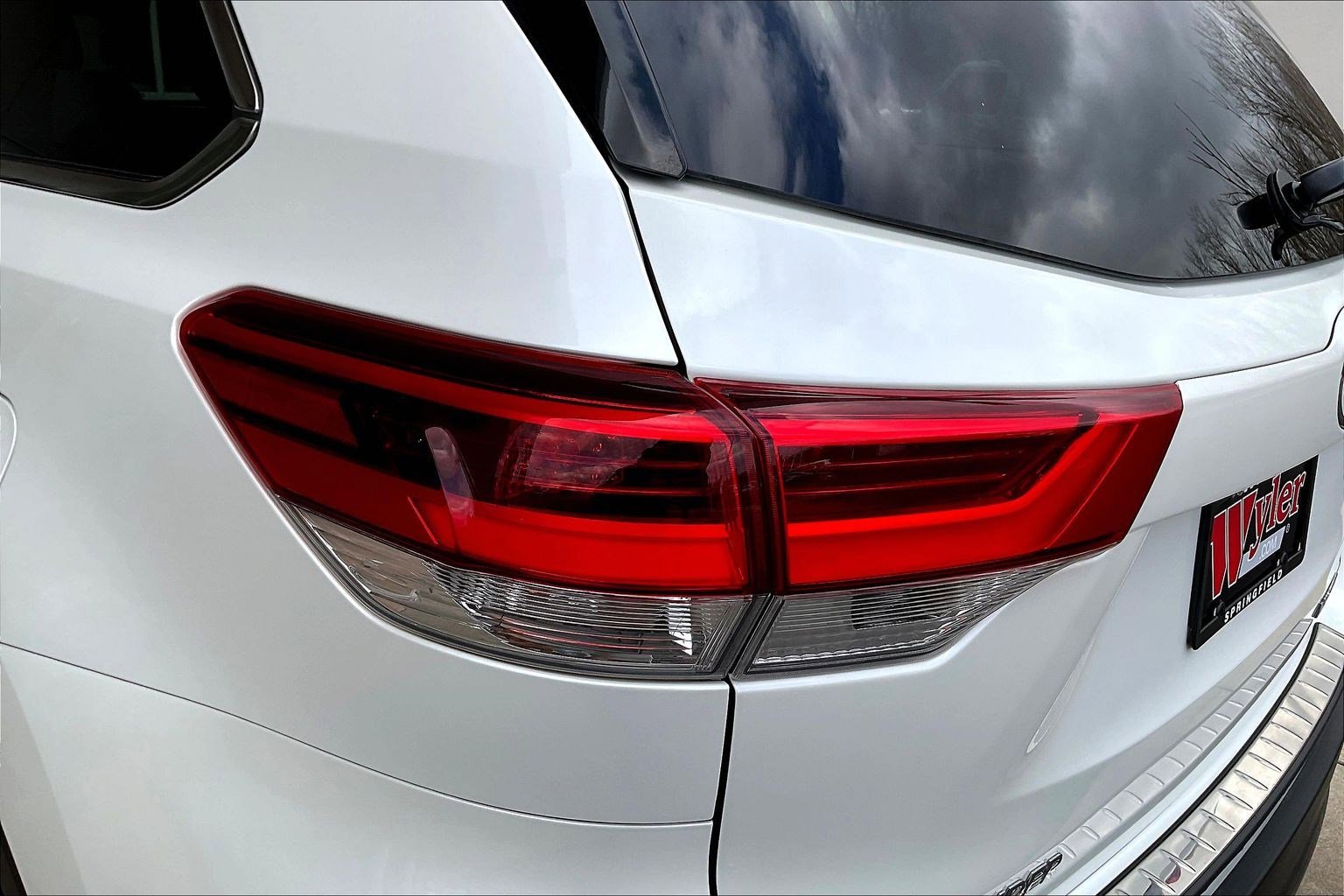 Used 2017 Toyota Highlander Limited image 24