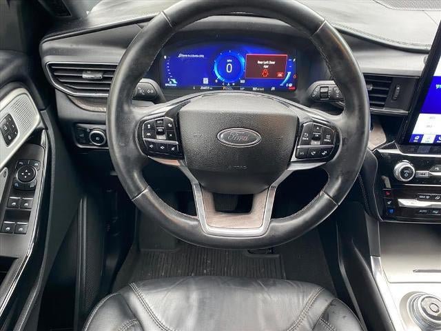 Used 2023 Ford Explorer Platinum w/ Technology Package AWD/4WD image 8