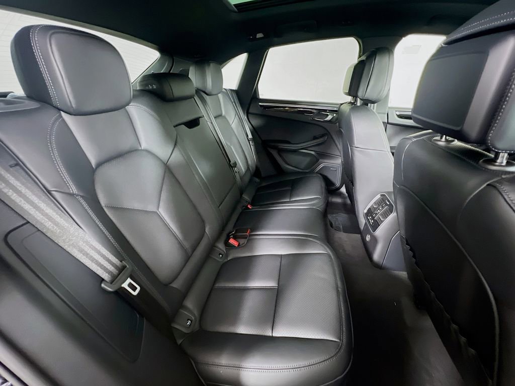 Certified 2026 Porsche Macan AWD/4WD image 29