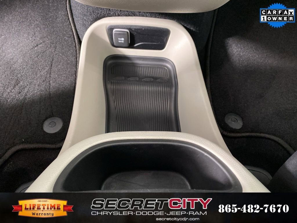 Used 2024 Chrysler Pacifica Touring-L image 24