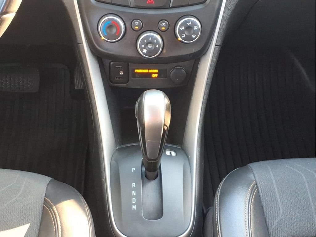 Used 2020 Chevrolet Trax LT w/ LT Convenience Package FWD image 19