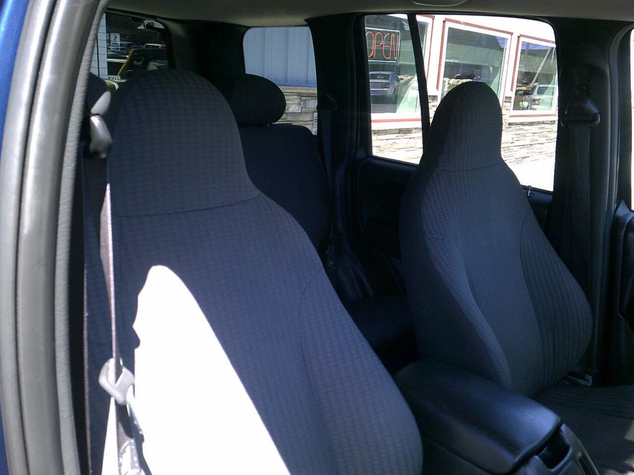 Used 2004 Jeep Liberty Sport w/ PWR Convenience Group AWD/4WD image 9