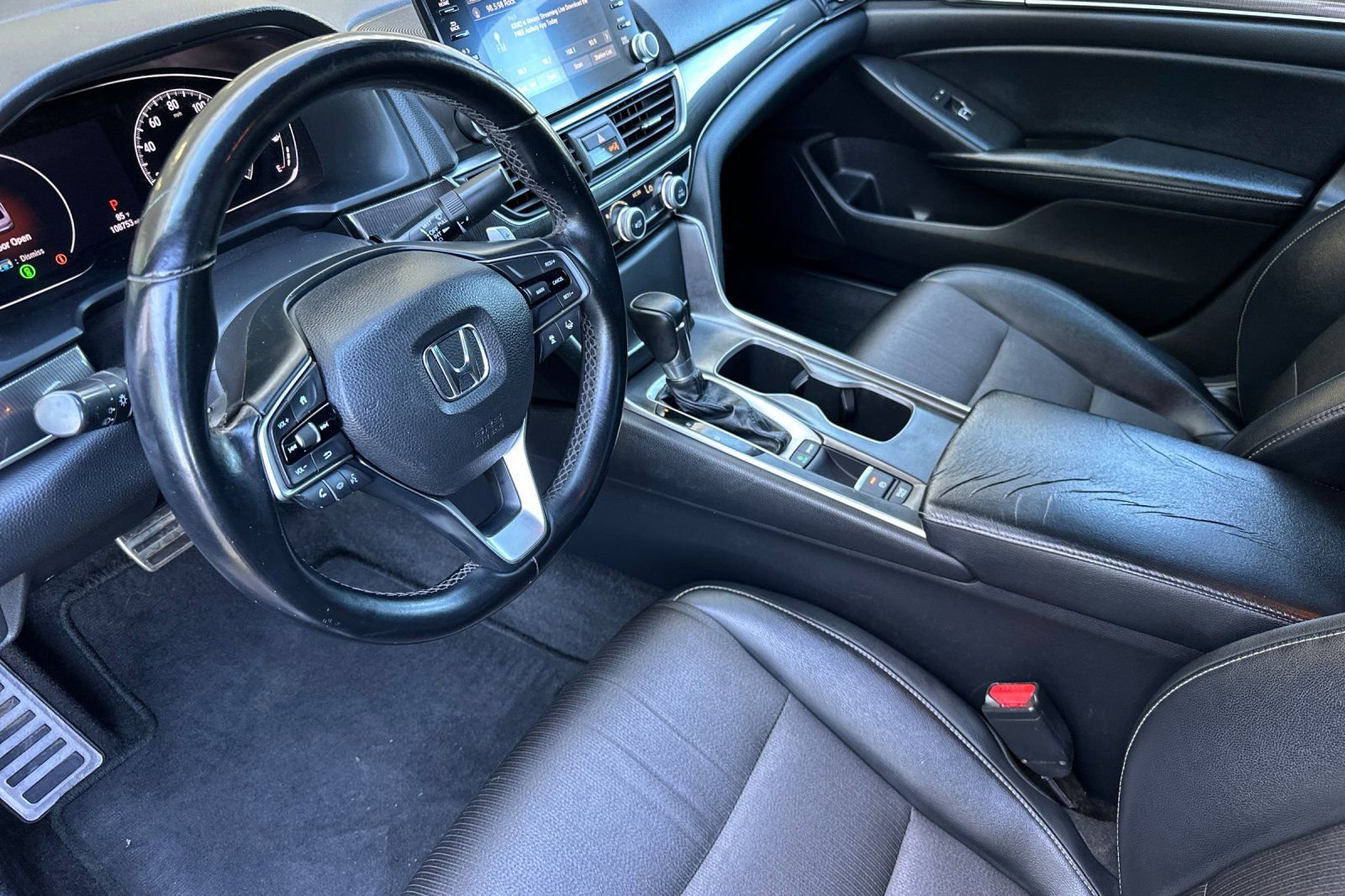 Used 2018 Honda Accord Sport image 10