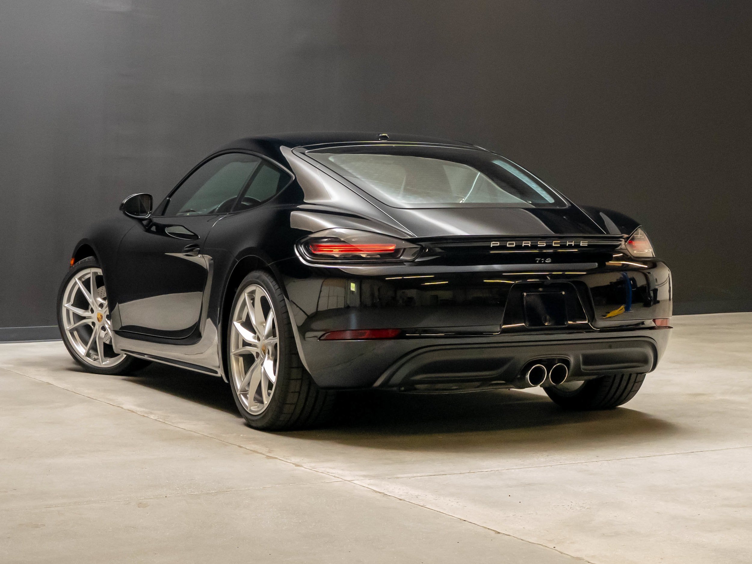 Certified 2018 Porsche 718 Cayman RWD image 3