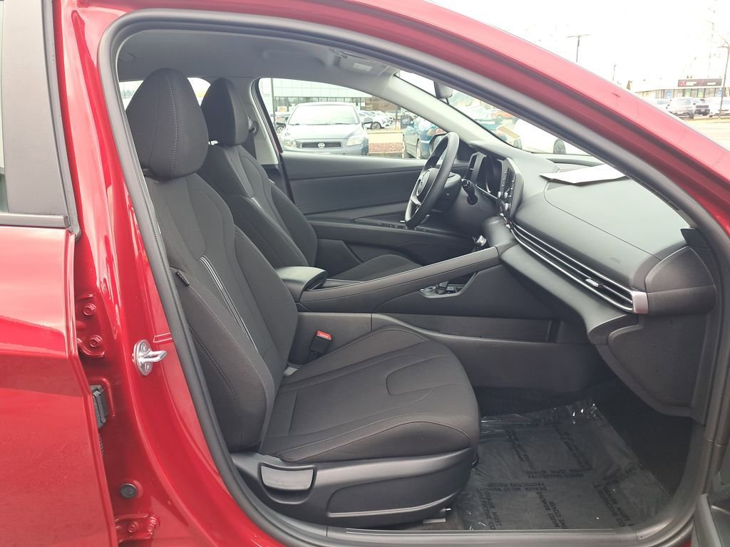 Used 2023 Hyundai Elantra Blue image 17