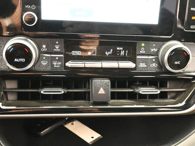 Used 2024 Toyota Highlander LE FWD image 21