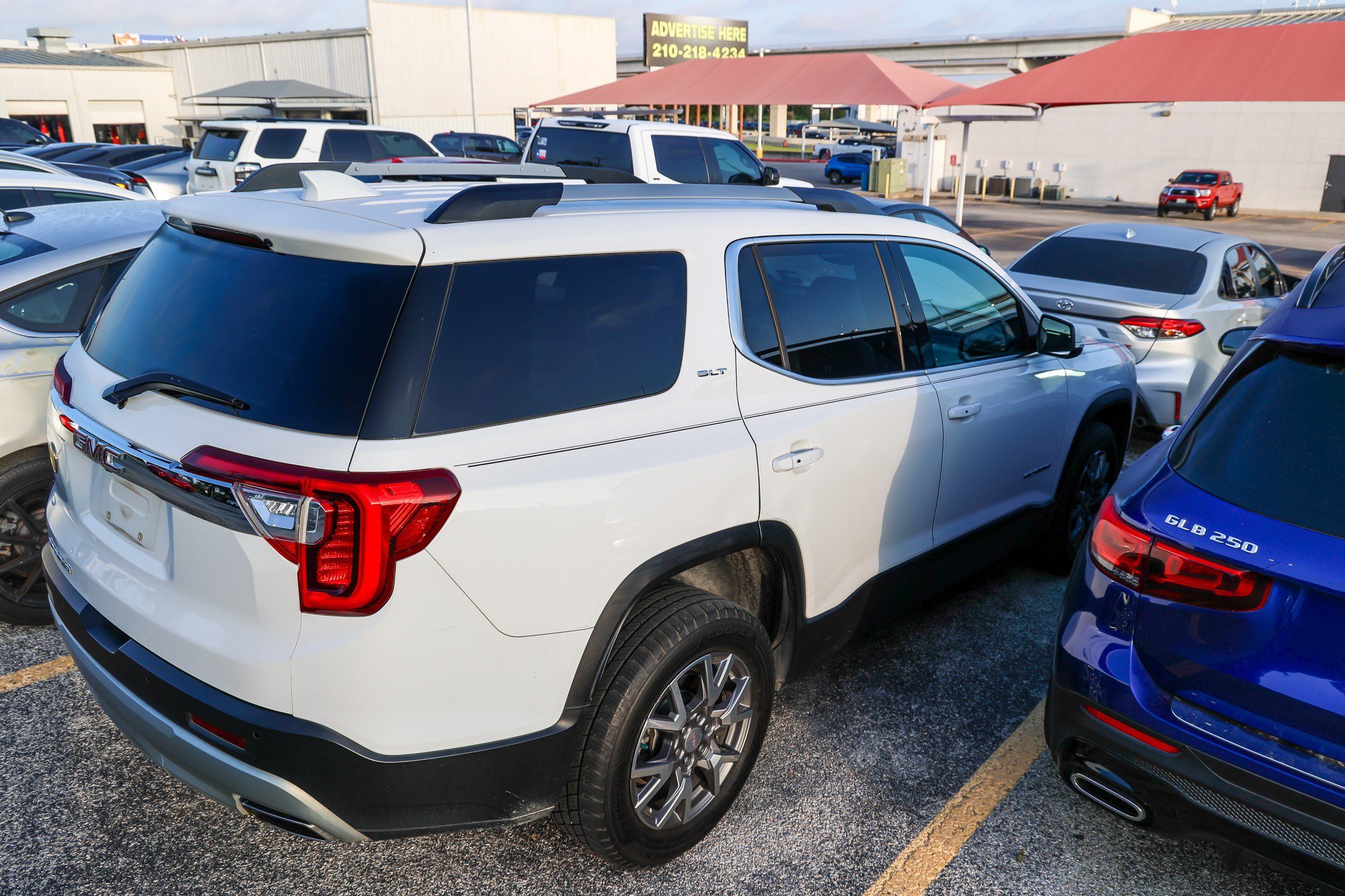 Used 2020 GMC Acadia SLT FWD image 7