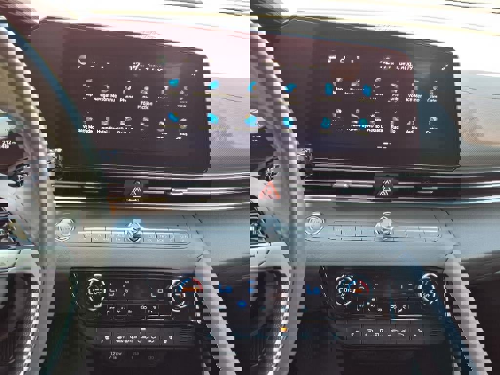 Used 2023 Hyundai Elantra SEL w/ Convenience Package image 15