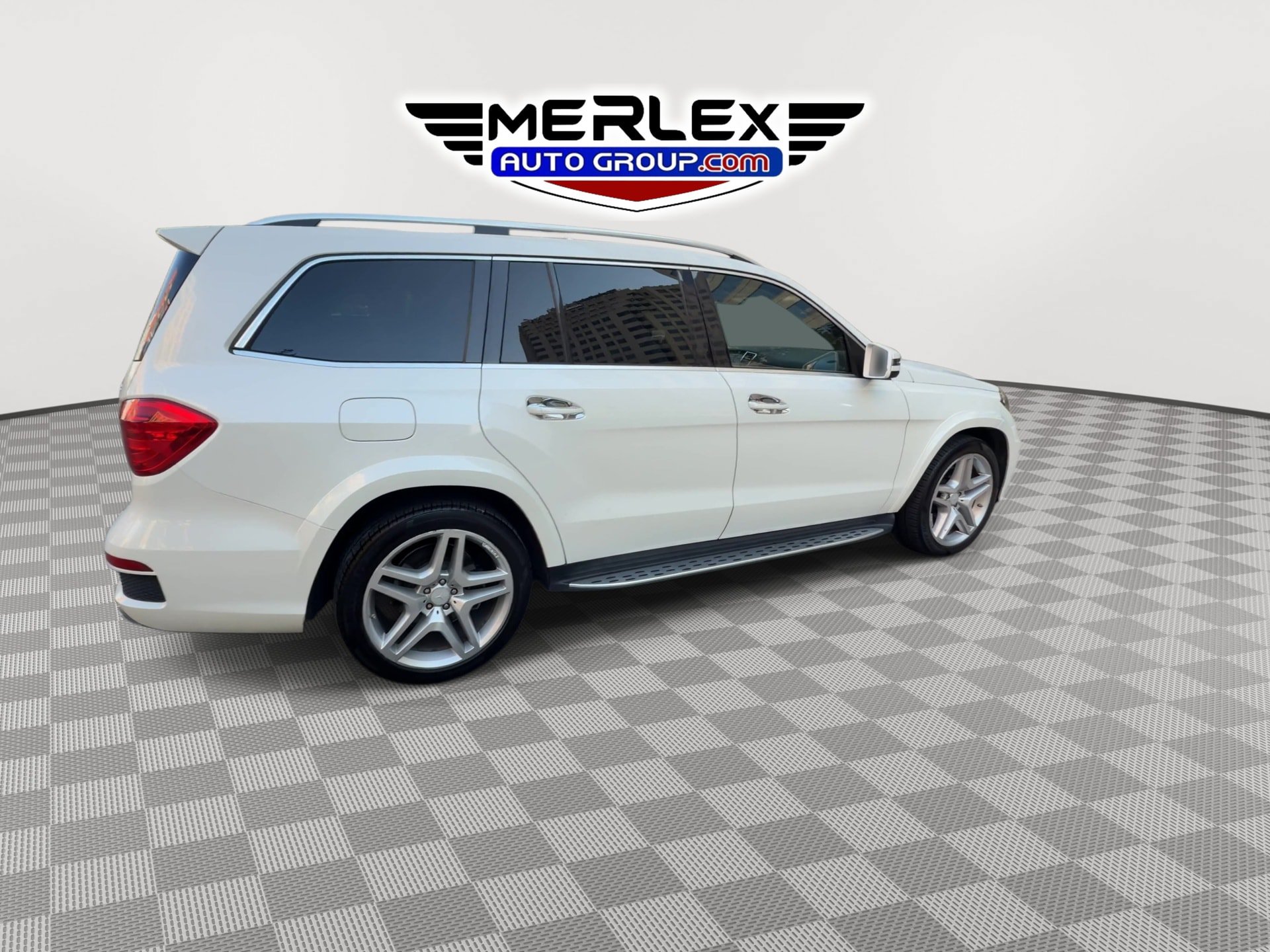 Used 2015 Mercedes-Benz GL 550 4MATIC image 8