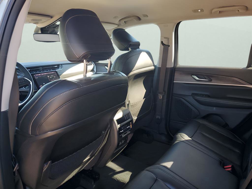 Used 2024 Jeep Grand Cherokee Limited image 18