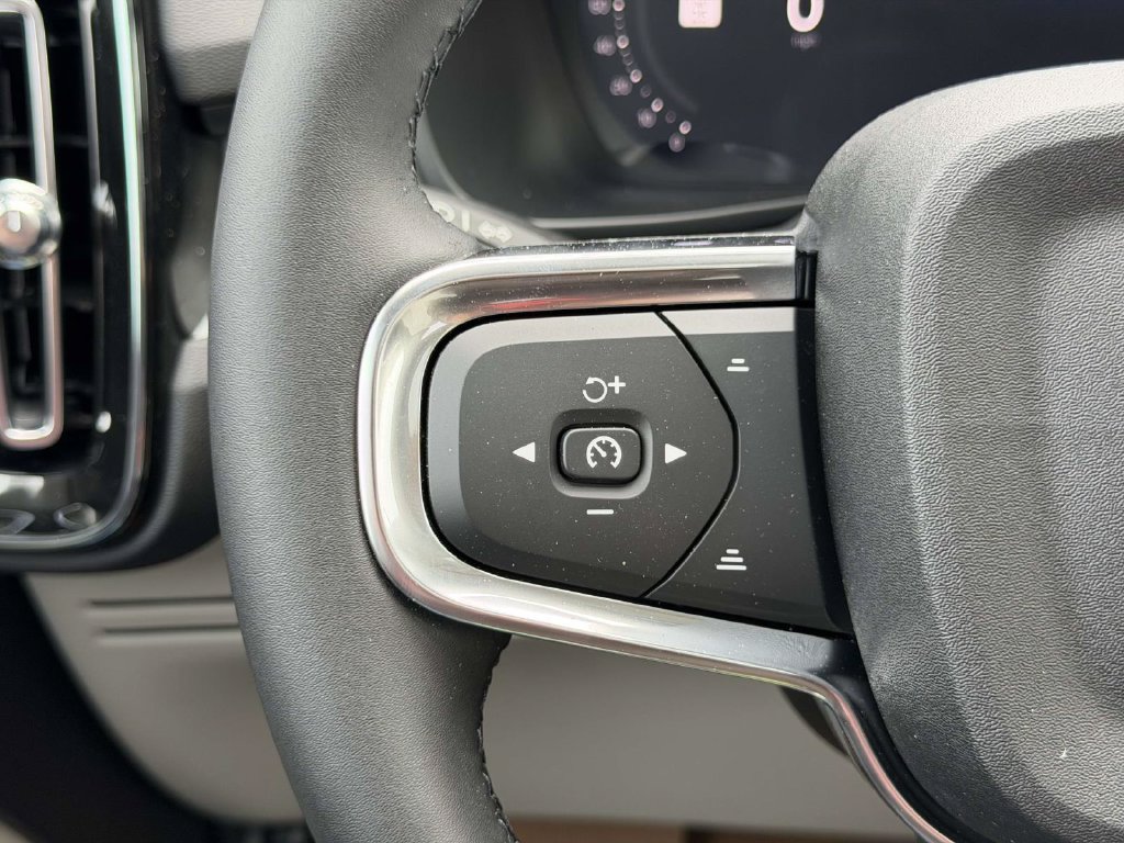 New 2026 Volvo XC40 B5 Plus w/ Protection Package Premier AWD/4WD image 8