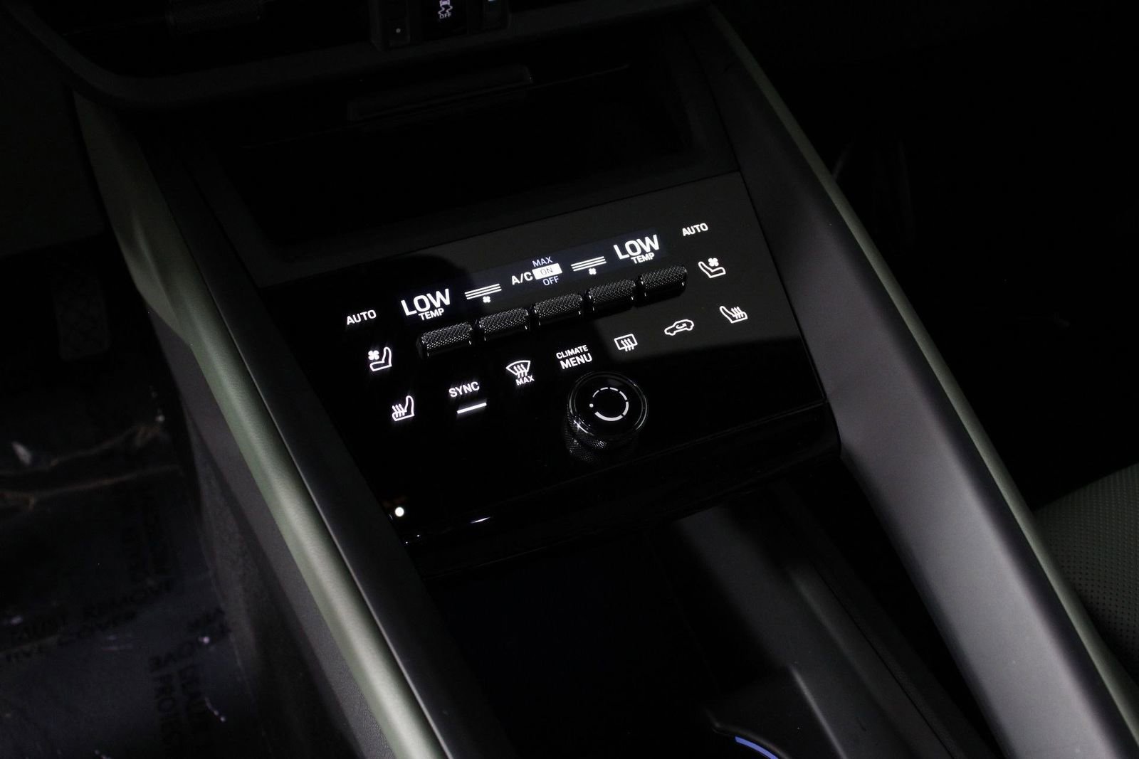 Certified 2025 Porsche Macan 4 Electric AWD/4WD image 18