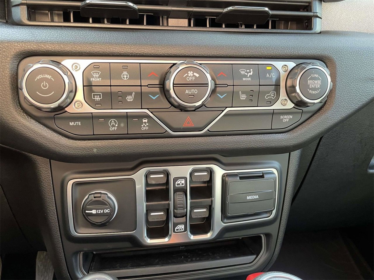 New 2025 Jeep Wrangler Sport S image 19