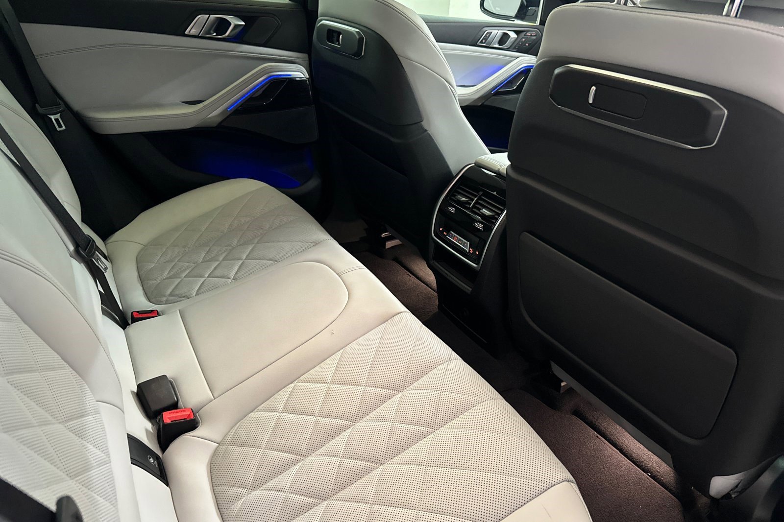 Certified 2024 BMW X6 xDrive40i w/ Premium Package image 31