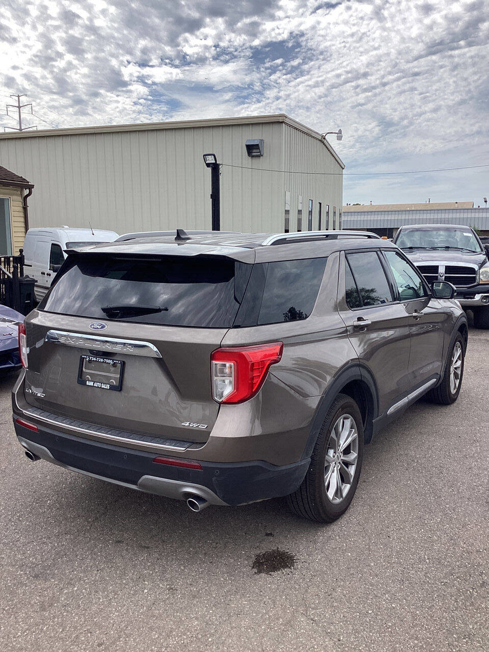 Used 2021 Ford Explorer Limited w/ Equipment Group 301A image 9