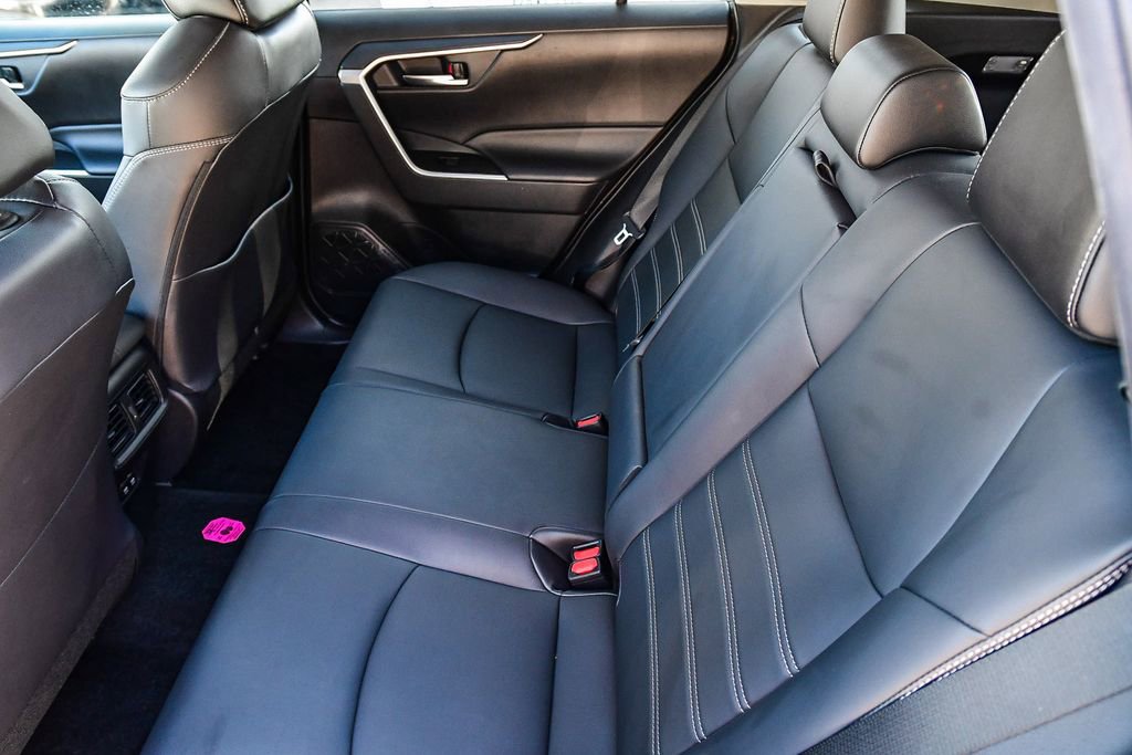 Used 2020 Toyota RAV4 XLE Premium image 19