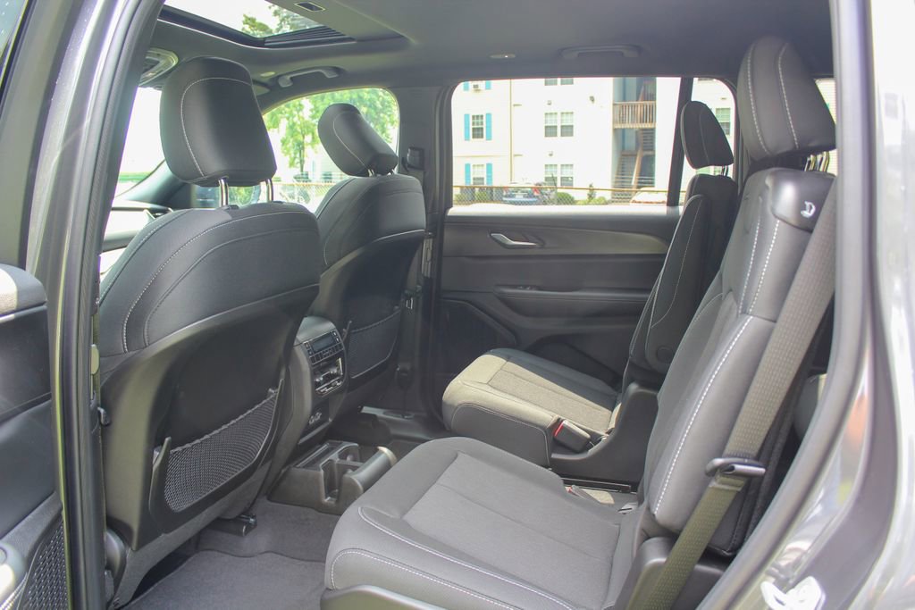 New 2025 Jeep Grand Cherokee L Laredo image 19