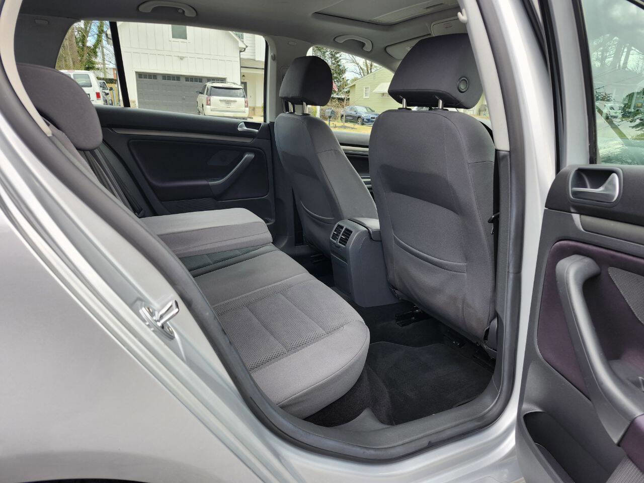 Used 2006 Volkswagen Rabbit 4-Door image 7