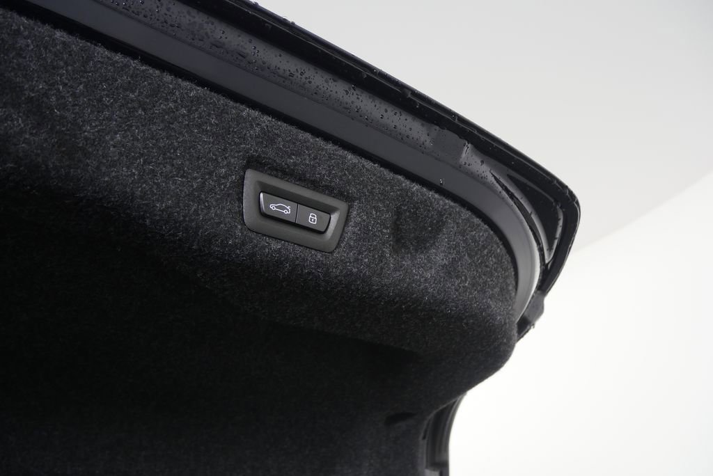 Used 2026 BMW 540i xDrive w/ M Sport Package image 18