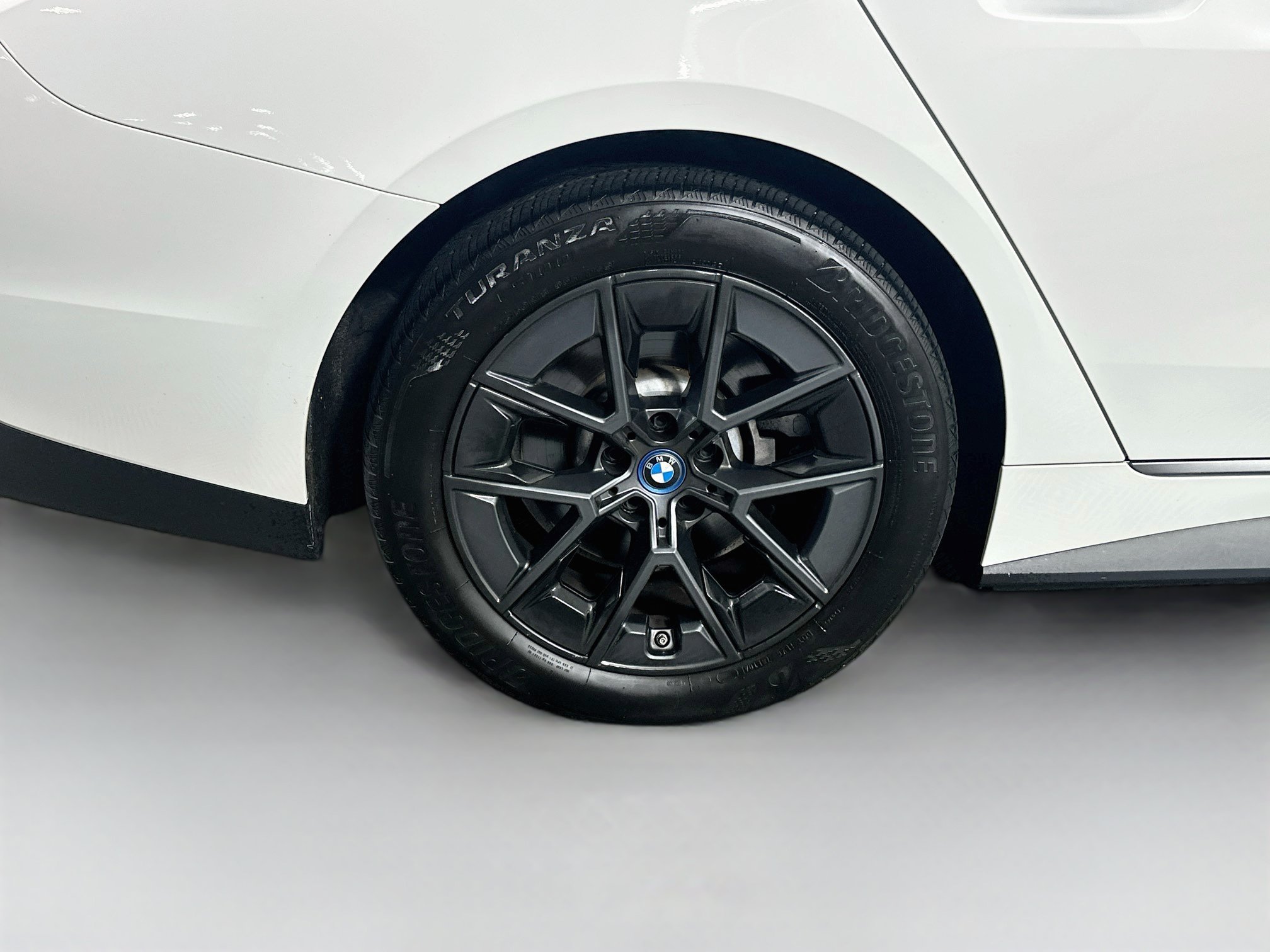 Used 2023 BMW i4 eDrive35 w/ Premium Package RWD image 11